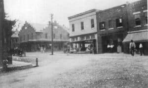 Purcellville's Main Street in early 1900s. The right center building is now the White Palace Restaurant. It was originally Hampton Hall.
